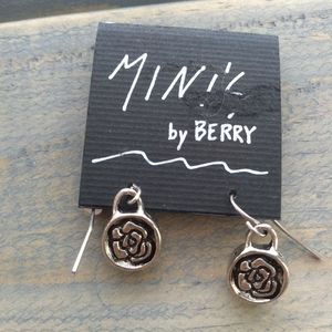 Super cute 🌹 Earrings